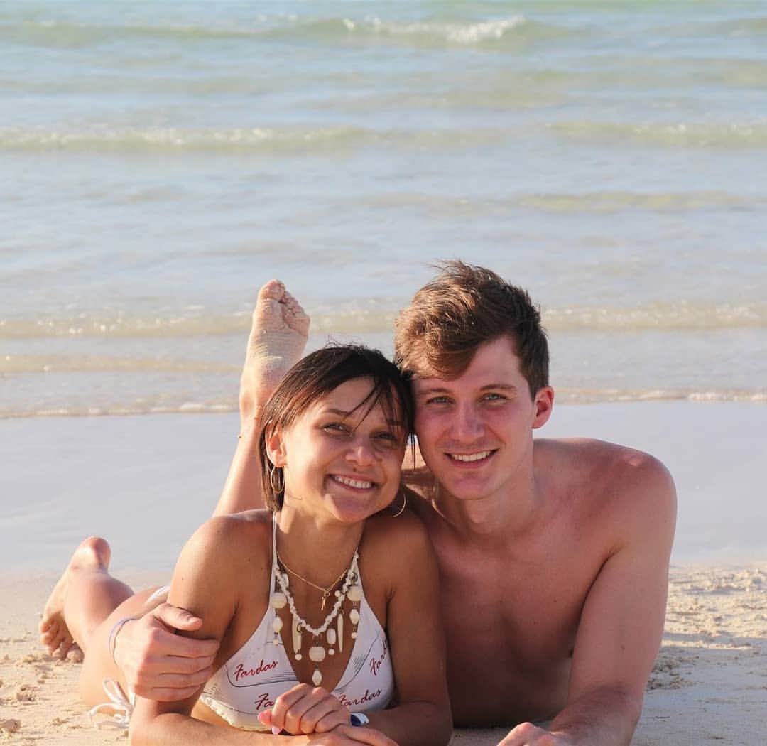 リュボーフィ・イリュシェチキナのインスタグラム：「It's been 3 years since we first met and have always been together. I'm blessed to have you in my life @dean_harrison ! Love you so much, my gentleman! Happy 3 years to us ❤❤」