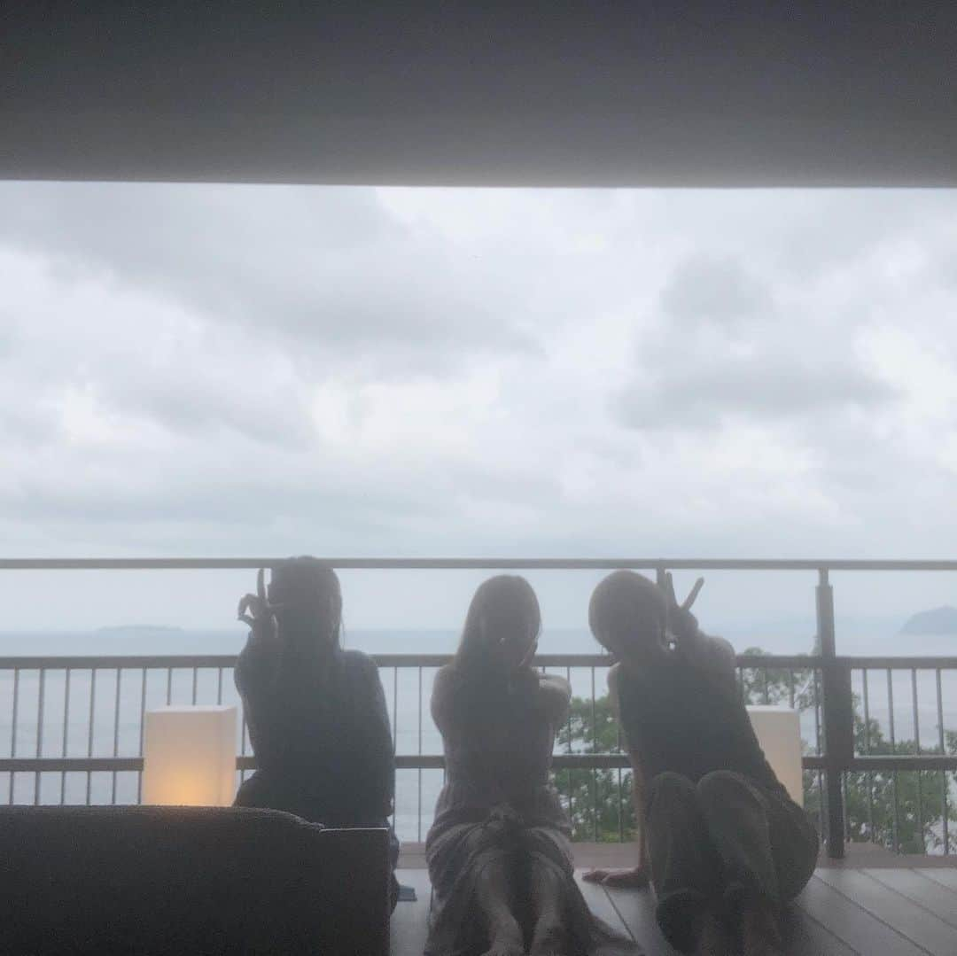 岡村真依さんのインスタグラム写真 - (岡村真依Instagram)「いいお部屋だった〜🥺💖 ・ #美浜会 #熱海 #部屋風呂 #温泉 #露天風呂 #露天風呂付き客室 #女子旅 #girlstrip #beauties #backshot #後ろ姿 #rienda #atami #spa #shorttrip #onsen #travelgram #traveljapan #💋」7月16日 1時53分 - maimai_maai