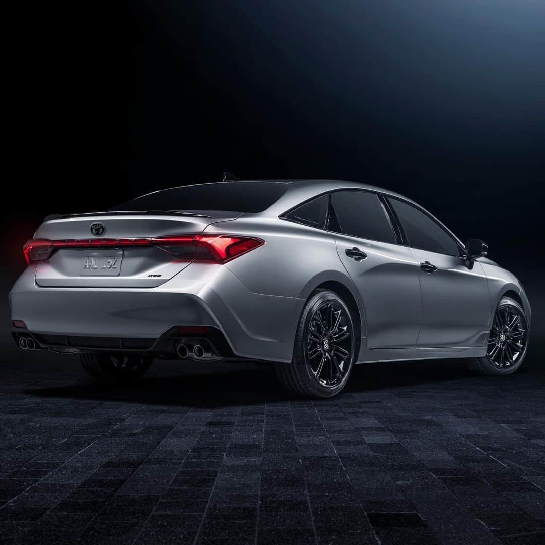 toyotausaさんのインスタグラム写真 - (toyotausaInstagram)「The 2021 #Avalon XSE Nightshade option is available with Midnight Black Metallic, Wind Chill Pearl and Celestial Silver Metallic exterior colors. #LetsGoPlaces」7月16日 2時02分 - toyotausa