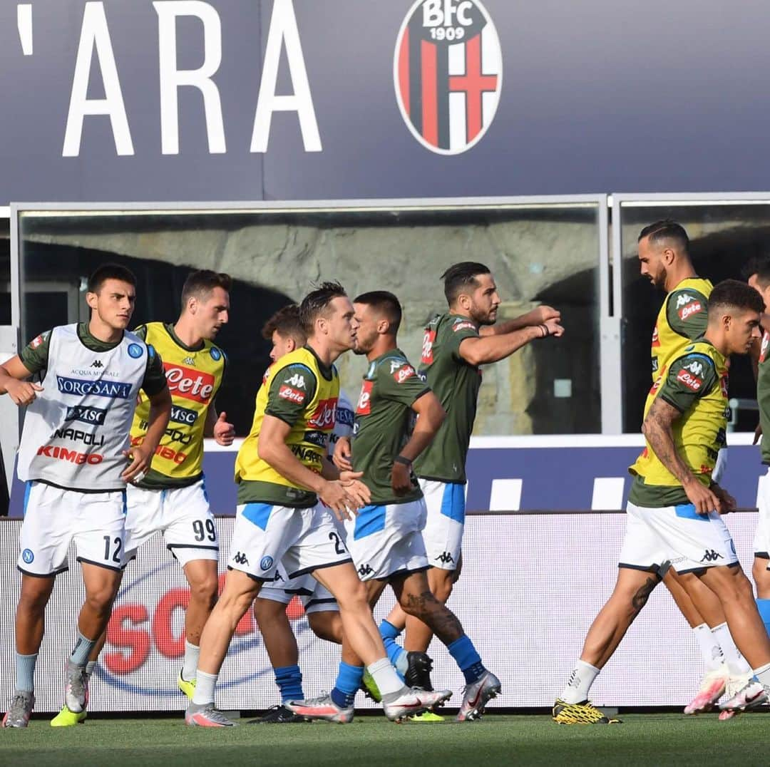 SSCナポリさんのインスタグラム写真 - (SSCナポリInstagram)「‪Warm-up! 🔥‬ ‪⚽️ #BolognaNapoli‬ ‪🇮🇹 @SerieA ‬ ‪💙 #ForzaNapoliSempre‬」7月16日 2時06分 - officialsscnapoli