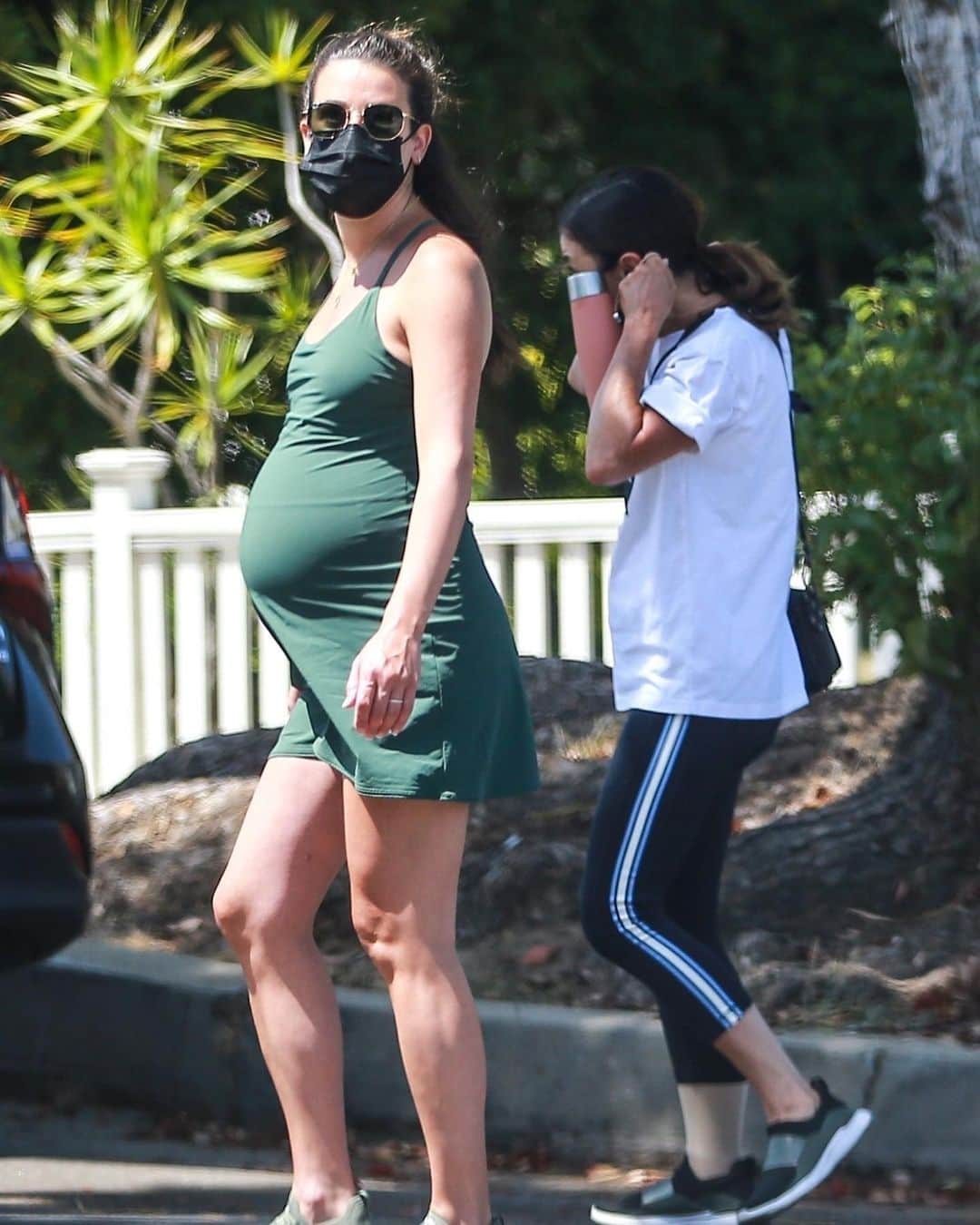 Just Jaredさんのインスタグラム写真 - (Just JaredInstagram)「@leamichele cradles her baby bump on a walk with her mom Edith. See more pics on Just Jared.  #LeaMichele Photos: Backgrid」7月16日 2時12分 - justjared