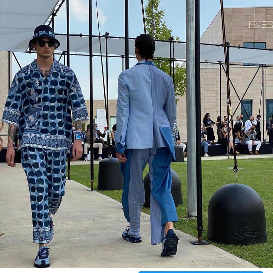 アンナ・デッロ・ルッソさんのインスタグラム写真 - (アンナ・デッロ・ルッソInstagram)「Dolce&Gabbana’s s-s 2021 collection shown live at the Humanitas University with Il Volo singing in the background✨🎼 - @dolcegabbana @ilvolomusic - #️⃣ #dolcegabbana #humanitasuniversity #fashion #mffashion #ilvolo #ss2021 #repost @mffashion_com」7月16日 2時31分 - annadellorusso