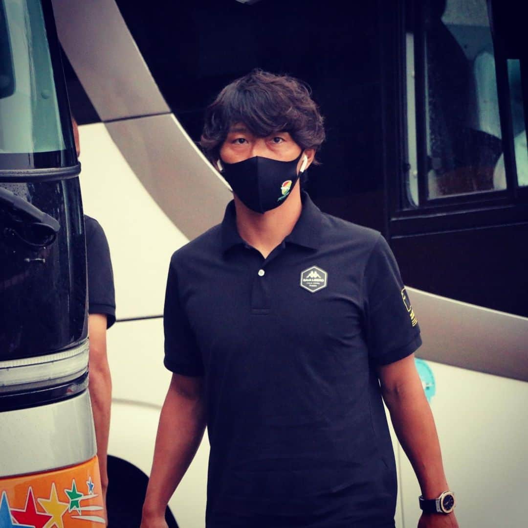 ジェフユナイテッド市原・千葉のインスタグラム：「選手がスタジアムに到着🏟🚌💨  #jefunited #ジェフ千葉 #jleague  #Jリーグ #明治安田生命J2リーグ #ツエーゲン金沢」