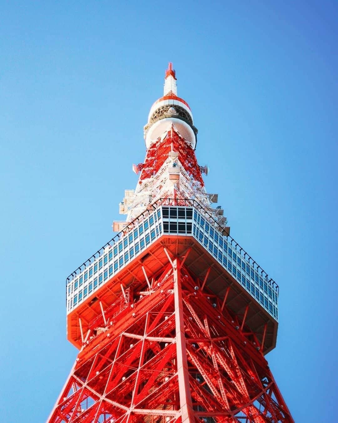 エイチ・アイ・エスさんのインスタグラム写真 - (エイチ・アイ・エスInstagram)「日本の写真で虹を作ろう🌈 本日は #日本の赤色のセカイ より赤色のお写真をご紹介❤️ . 『東京タワー』 東京のシンボルといったら東京タワー！ 遠くから見る東京タワーも良いけど真下から見る東京タワーもまた良かったです✨ . 📍 東京都「東京タワー」 📷 @ruka_minramu < Thank you! . . ―― 日本全国の写真で虹を作ろう ―― 色とりどりの日本の写真で全国を7色で彩りませんか？ 「#日本の〇色のセカイ」 次の7色から色を選んでを投稿してね☟ 白・赤・オレンジ・黄・緑・青・紫 集まったお写真はHISの各メディアやSNSでご紹介します😃 . 見たい景色を探して、“おうちで”世界を楽しもう♪ #次はどこに行こうかな . . #東京 #東京旅行 #東京タワー #東京観光 #tokyo #amazingview #red #おうち旅行 #写真好きな人と繋がりたい #ファインダー越しの私の世界 #誰かに見せたい風景 #絶景 #旅行 #世界遺産 #死ぬまでに行きたい世界の絶景 #instatravel #instapassport #instatraveling #travelgram #lovetravel #traveljapan #lovers_nippon #japan #photooftheday #japantrip #japantravel #japan」7月15日 17時57分 - his_japan