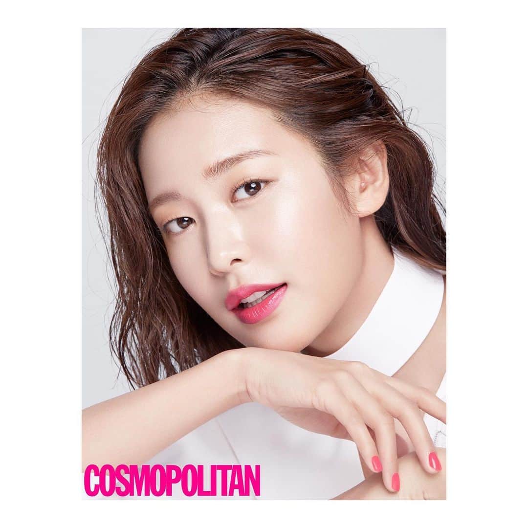 チョン・ユジンのインスタグラム：「#앨범꺼내기 😘」