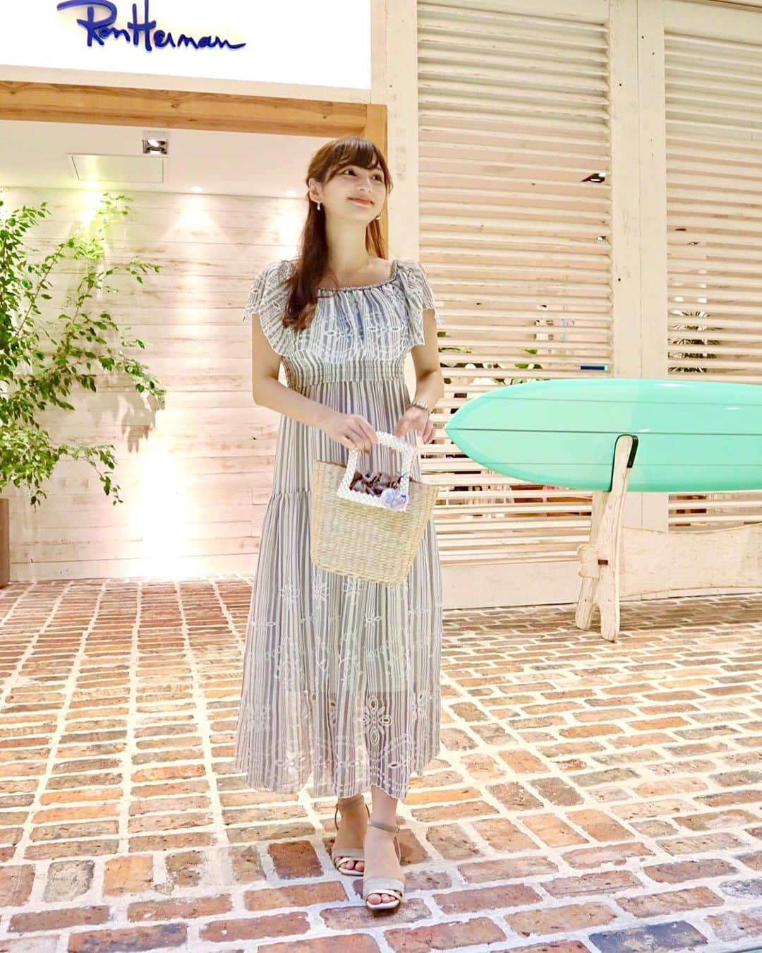 加藤瑠美さんのインスタグラム写真 - (加藤瑠美Instagram)「今季1番のお気に入りワンピ💛🧡💙 このミックスカラーが夏らしくて大好き🌻 柔らかい楊柳シフォンだから、暑い日もさらっと涼しく着られます✨ 2wayでオフショルにもなるよ👼 本当はこれ着て旅行とか行きたかったな〜💭 . dress : @mercuryduo_com  bag : @zara  sandals : @piche_abahouse_official . #coordinate#Japanese#Japanesegirl#Happy#girl#girly#fashion#instafashion#instagood#rubi_fashion#夏服#新作#아웃핏#오오티디#패션#夏コーデ#マタニティコーデ#マタニティーライフ#ぷんにーらいふ#妊娠7ヶ月#初マタ#マタニティファッション#プレママ#第一子妊娠中#マーキュリーデュオ#いつコ」7月15日 18時07分 - katorubi