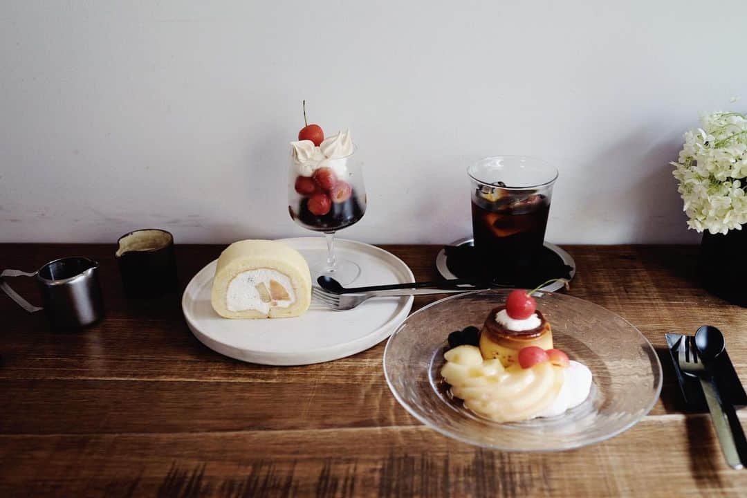 maggydaisyのインスタグラム：「_  先日、かれこれ1年近くぶりに。 店主さんの元気なお顔を見れて お話し出来てよかった。 デイジーの話も覚えてくれていて嬉しかった。 私も頑張らなきゃなぁー  #たべものと日用品wao」
