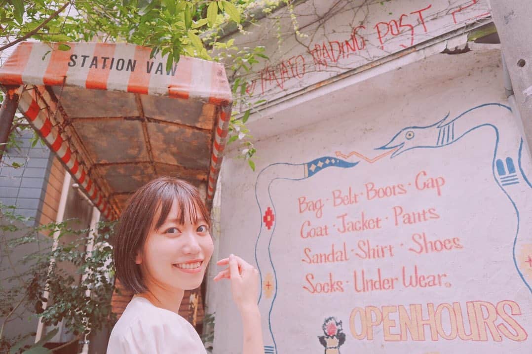 辻詩音のインスタグラム：「自粛中はお家で歌ってばかりだったので、昨日久々にみんなとスタジオでリハしたら、声を出しすぎてしまいました。 なんかフレッシュ！ そんなフレッシュ辻詩音のライブは、 7/18(土)20:00〜ツイキャス 配信🏰 チケット発売中です🎟 おうちで辻詩音チャレンジはいかがですか〜🎤  #辻詩音 #singersongwriter #music #tsujishion #ツイキャス #shionem #シオネム」