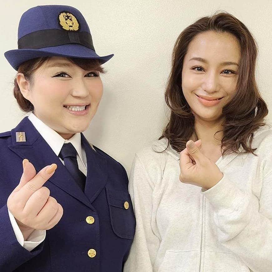 りんごちゃんさんのインスタグラム写真 - (りんごちゃんInstagram)「婦警さん👮‍♀️  #メアちゃん #同じ現場で #嬉ティンMAX #顔みただけで #安心しちゃう♡  #私の家政夫ナギサさん #私の部下のハルトくん  #見逃した方は #Paraviでチェック  #わたなぎ #わたはる」7月15日 18時22分 - ringochan_0626