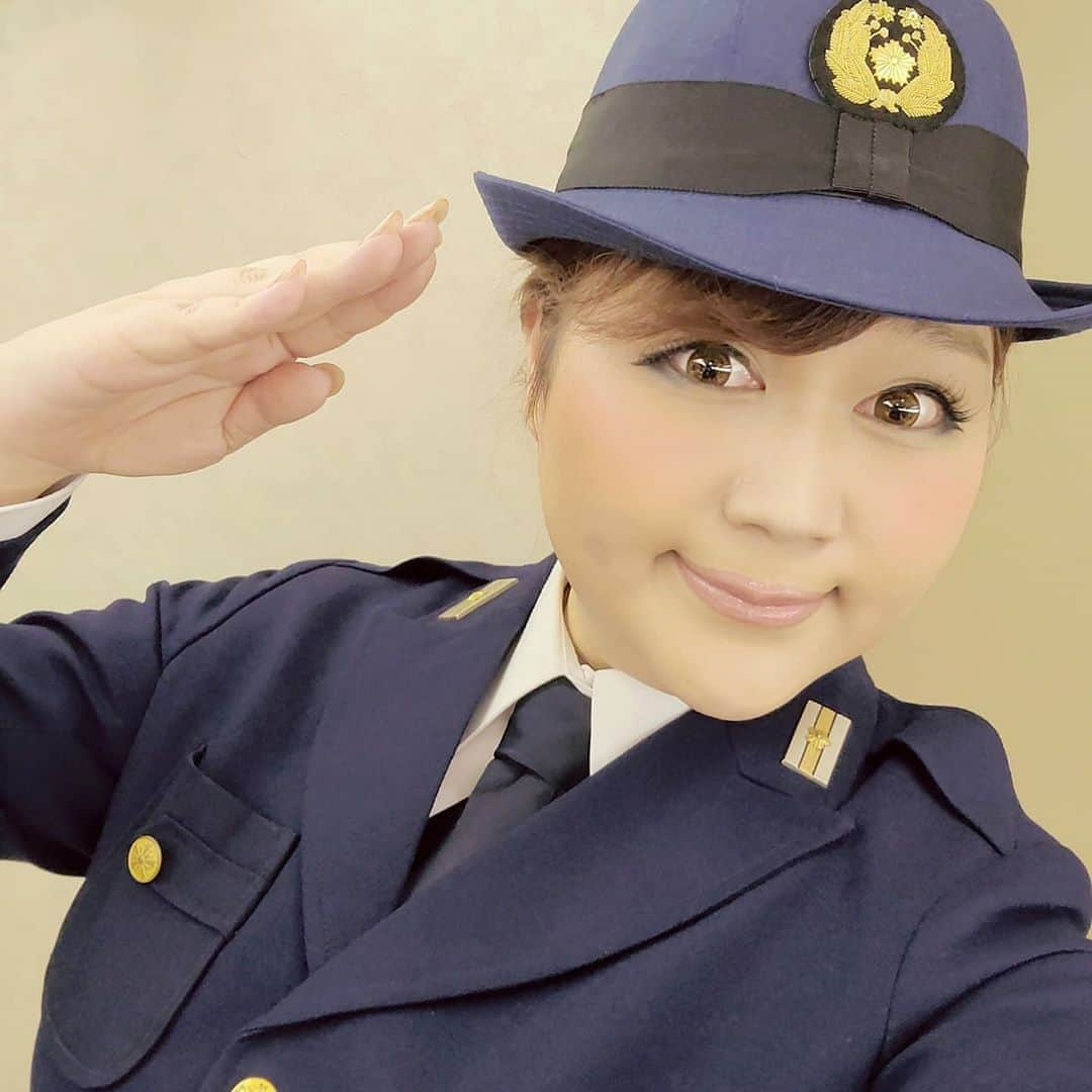 りんごちゃんさんのインスタグラム写真 - (りんごちゃんInstagram)「婦警さん👮‍♀️  #メアちゃん #同じ現場で #嬉ティンMAX #顔みただけで #安心しちゃう♡  #私の家政夫ナギサさん #私の部下のハルトくん  #見逃した方は #Paraviでチェック  #わたなぎ #わたはる」7月15日 18時22分 - ringochan_0626