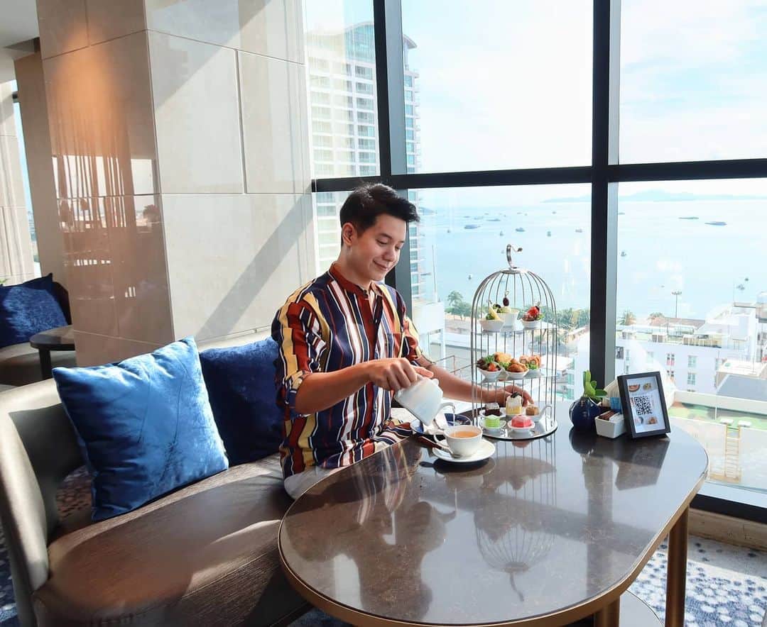 アイス・サランユーのインスタグラム：「Thx @myttbeachhotel  For heal me with Afternoon Tea 🍵 #Pattaya #thailand #Qualitytime  #เที่ยวทั่วไทยกับไอซ์ศรัณยู」