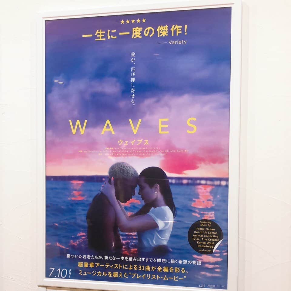 吉田仁人のインスタグラム：「『WAVES』を鑑賞。﻿ 鮮やかな画面と心臓にダイレクトな音楽に圧倒されっぱなしでした。﻿ 一人一人の心情がクリアでありながら、﻿ 何か、心の埃を払ってくれるような温かみのある作品でした。﻿ ﻿ たまたま時間が合ったから観に行ったけど、観れてよかったと思います。﻿ みなさんも是非。﻿ ﻿ #吉田仁人 #MILK #WAVES」