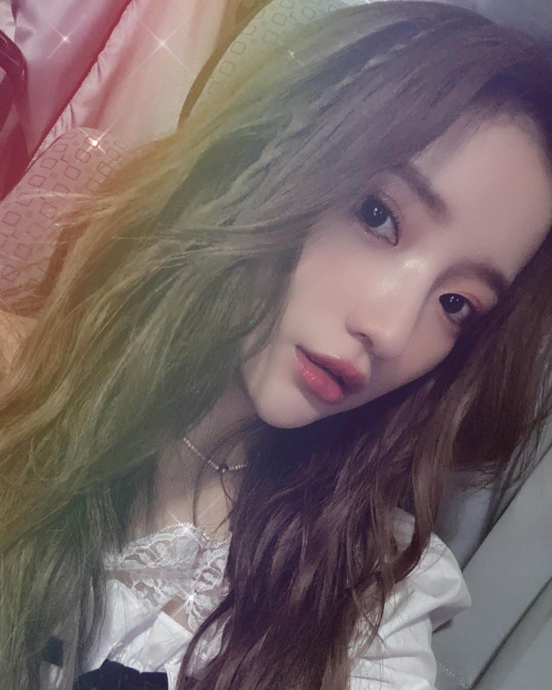 南りほのインスタグラム：「たまには自撮り🤳🏻🌈」