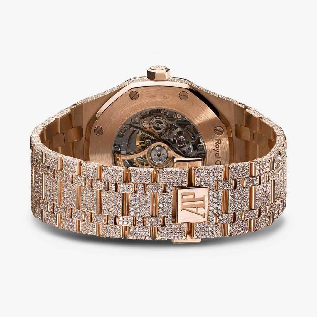 HYPEBEASTさんのインスタグラム写真 - (HYPEBEASTInstagram)「@hypebeaststyle: London-based @777jewellers have released a fully-customized 18K rose gold @audemarspiguet Royal Oak Skeleton complete with all-over diamond encrustation. White diamonds have been set into every crevice and link, including the bar on its “AP”-engraved clasp, the crown winder, and the exposed skeleton rear case. The face has been left untouched, showcasing the internal workings of the watch in all its glory, while minimalistic branding on the top of the face and rose gold detailing finish off the look. It’s currently available at @brownsfashion’s website for a price tag of $281,741 USD.⁠⠀ Photo: Browns」7月15日 18時51分 - hypebeast