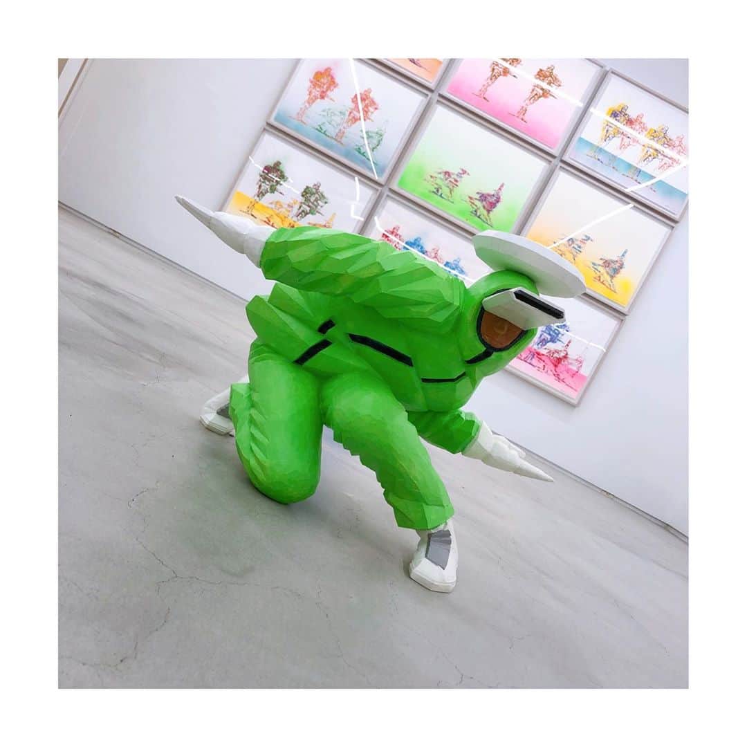 MIKUのインスタグラム：「@takuobataさんの個展 "Opposite Effects" 🤘🤘🤘  #takuobata#bboy彫刻家#彫刻#ドローイング#art#fresh#hiphop」