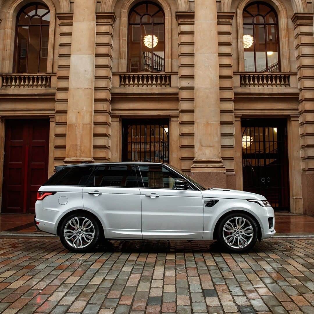Land Roverさんのインスタグラム写真 - (Land RoverInstagram)「#LandRover’s most dynamic model reaches new levels of performance and efficiency with the #RangeRoverSport now featuring new in-line six-cylinder Ingenium diesel engines with 48V Mild Hybrid Electric Vehicle tech.    #MHEV #LuxurySUV #PerformanceSUV #RangeRover50 #50YearsOfRangeRover」7月15日 19時00分 - landrover