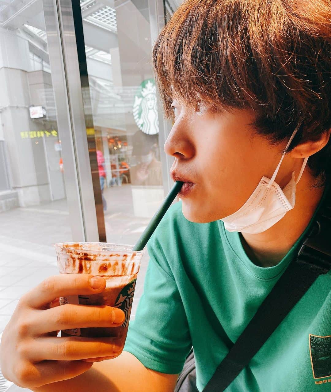 ジンソクさんのインスタグラム写真 - (ジンソクInstagram)「오랜만이다  久々の #starbucks」7月15日 19時07分 - jinstar