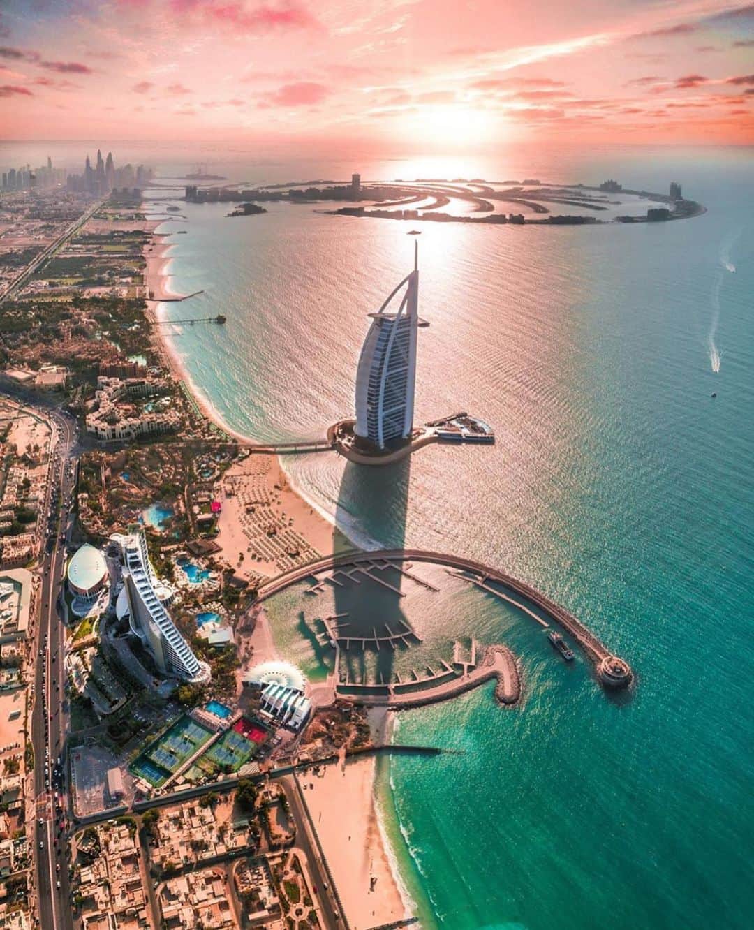 のインスタグラム：「Dubai is Open . . . 📷:@100.pixels」