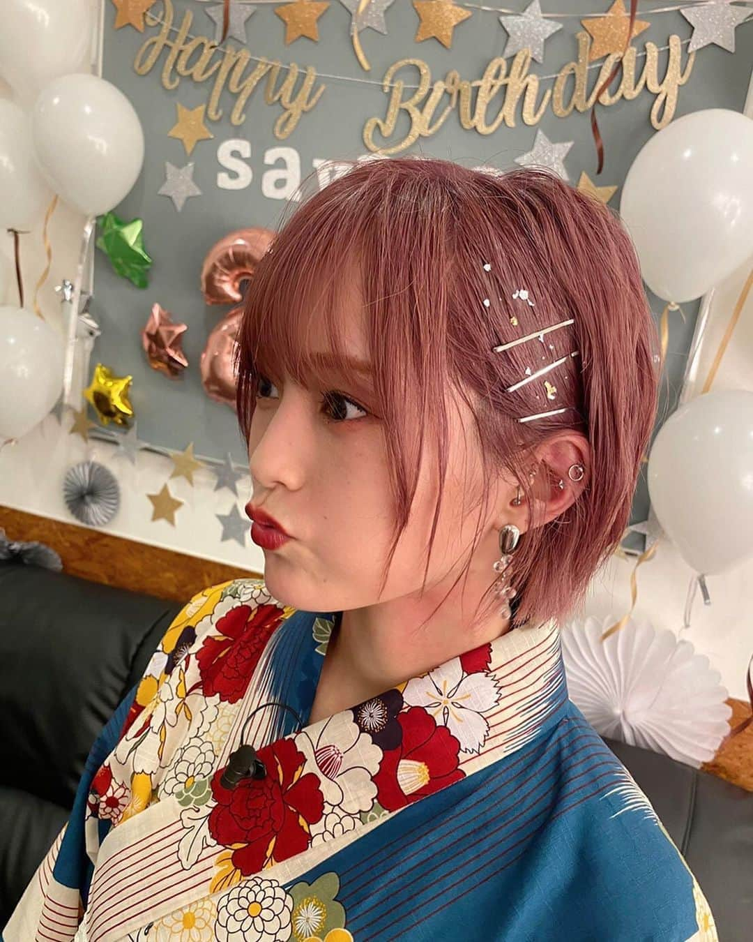 山本彩さんのインスタグラム写真 - (山本彩Instagram)「. ヘアアレンジで何と 金箔が散りばめられておりました...💫   #山本彩 #誕生日 #生誕祭 #2020 #バースデーイベント #27歳 #浴衣」7月15日 19時29分 - sayaka__714