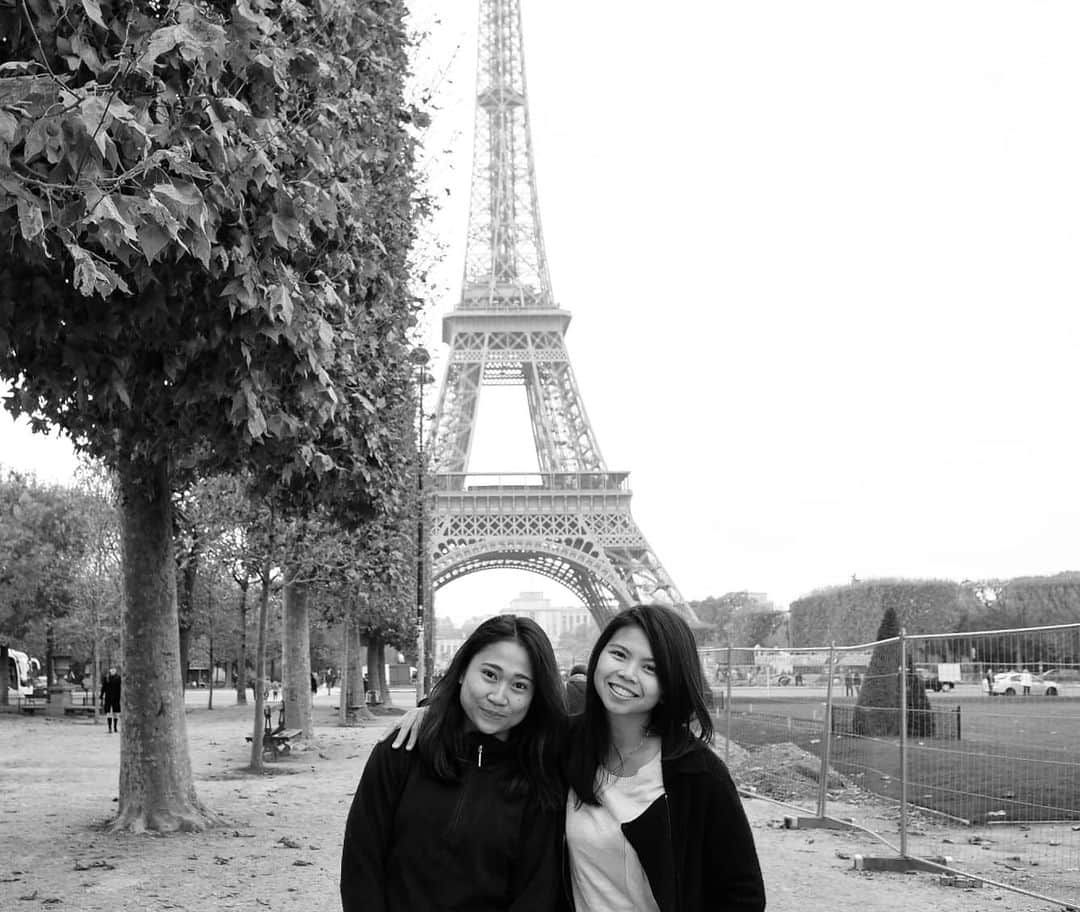 グレイシア・ポリーのインスタグラム：「Punya juga foto di menara eiffel bersama @ketutmahadewi 🤭 #2016」