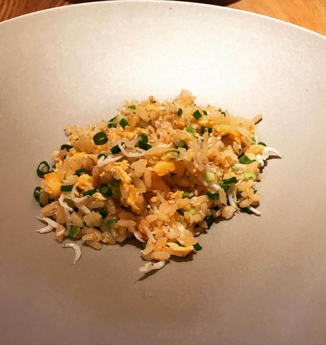 桜井誠のインスタグラム：「フワッと パラっと しっとりと 至高の体験 炒飯の頂点 チョモランマ炒飯 #うますぎて勝手に命名 #sio」