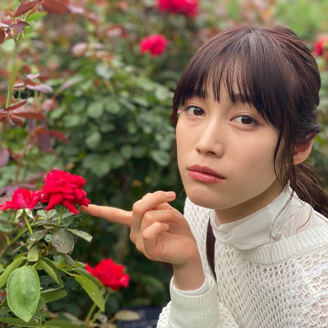 Sisterさんのインスタグラム写真 - (SisterInstagram)「‪とってもギルティな写真を公開😆✨‬ ‪瑠衣(#中村ゆりか)、ちょっとこれはさすがにヤバいです🌹💓‬ ‪そして‼︎ヤバいといえば、明日よる11時59分からの第７話の瑠衣は…これまでを上回るヤバさ🙀⚡️‬ ‪夏の暑さも吹き飛ぶ第７話、ぜひリアルタイムで📺‬  ‪#ギルティ #ドロキュン‬ ‪#新川優愛 #町田啓太 #神尾楓珠 #小池徹平‬」7月15日 19時27分 - sister_ytvdrama