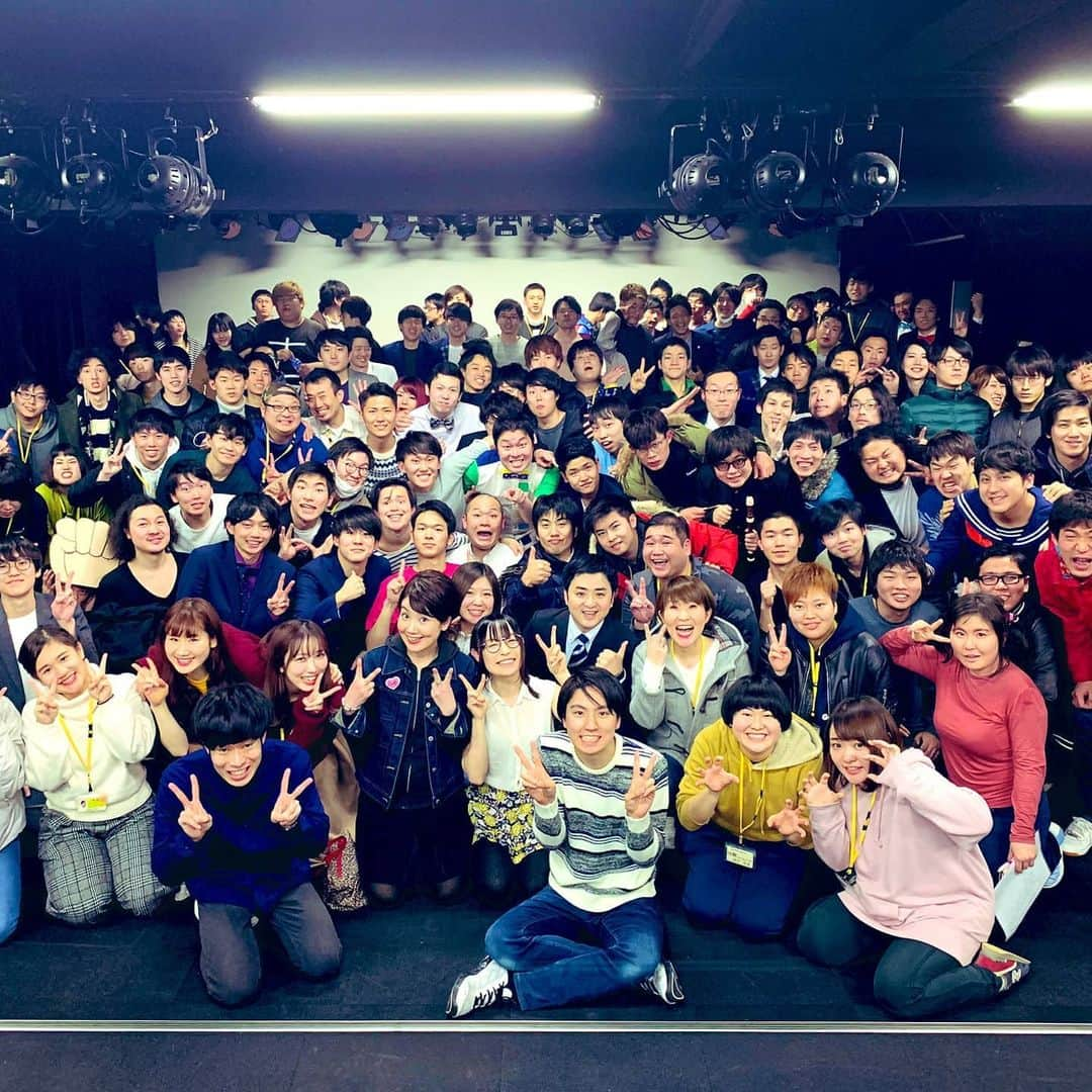 横田のインスタグラム：「約2年前のワタナベコメディスクールライブ「SMLjr」  #懐かし写真 #MCはGパンパンダさん #ワタナベコメディスクール28期 #なぜかがんばる太郎だけ衣装着てる」