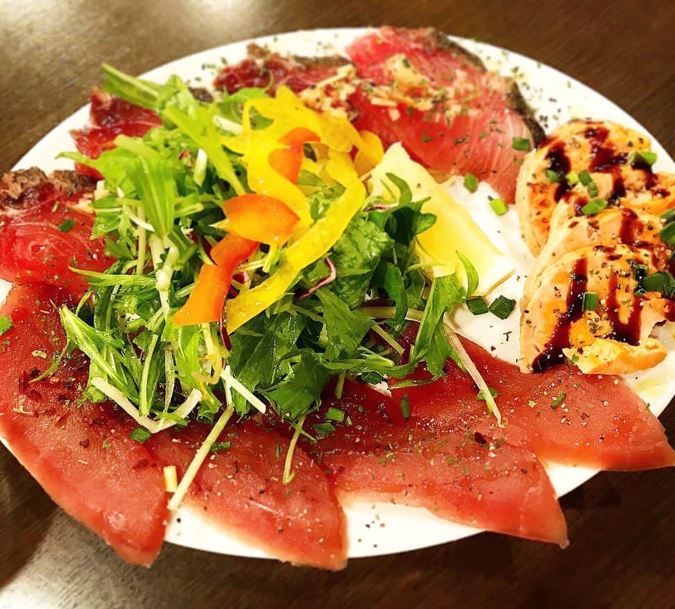 のインスタグラム：「イタリアン酒場ナチュラ　新丸子 食べログ3.46  武蔵小杉周辺でぶいぶい言わせてるイタリアン🍝  #新丸子 #ナチュラ #海鮮 #野菜 #オーガニック #バーニャカウダ #ワイン #夜ご飯 #wine#赤ワイン#夜ご飯#ワイン#wine#beef#お酒好きな人と繋がりたい #赤ワイン#スパークリング#白ワイン#シャンパン#ワイン女子#followme#follow#美味しい#バル#お酒#グルメ#グルメ好きな人と繋がりたい #お酒好き女子 #グルメスタグラム#ワイン好きな人と繋がりたい#ビストロ」