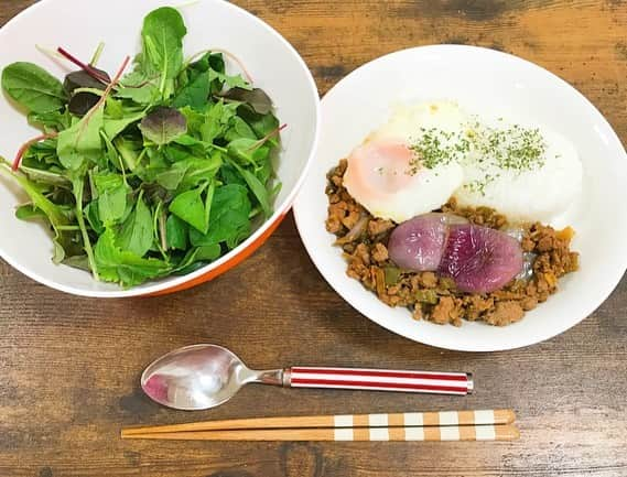 千眼美子さんのインスタグラム写真 - (千眼美子Instagram)「・ てんどーん！ ガパオライス！ カレー！ 焼きそば！ どーん🏔 どーん🍚 #自炊 #the炊 #手作り  #ごはん #夕飯 #千眼美子公式LINEBLOG #和食 #アジアン料理  #カレー #焼きそば」7月15日 20時04分 - yoshiko_sengen