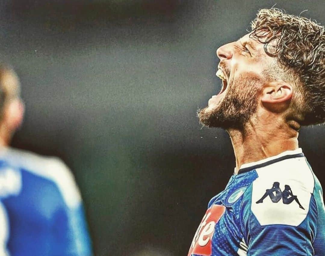 ドリース・メルテンスのインスタグラム：「I really love doing what I do. I know every career is fleeting and there will be times when I don't get the opportunities that I'm getting right now, so I'm taking full advantage and enjoying every bit of it! 💙」