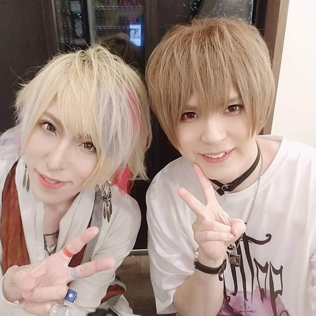 のインスタグラム：「TAKASHIくんのサポートはお初でした！！！ 曲かっこよかったー！ 楽しいライブだったぜい！ またいつでもドラムやるぜい🥁  #TAKASHI #配信ライブ  #heroyusuke」