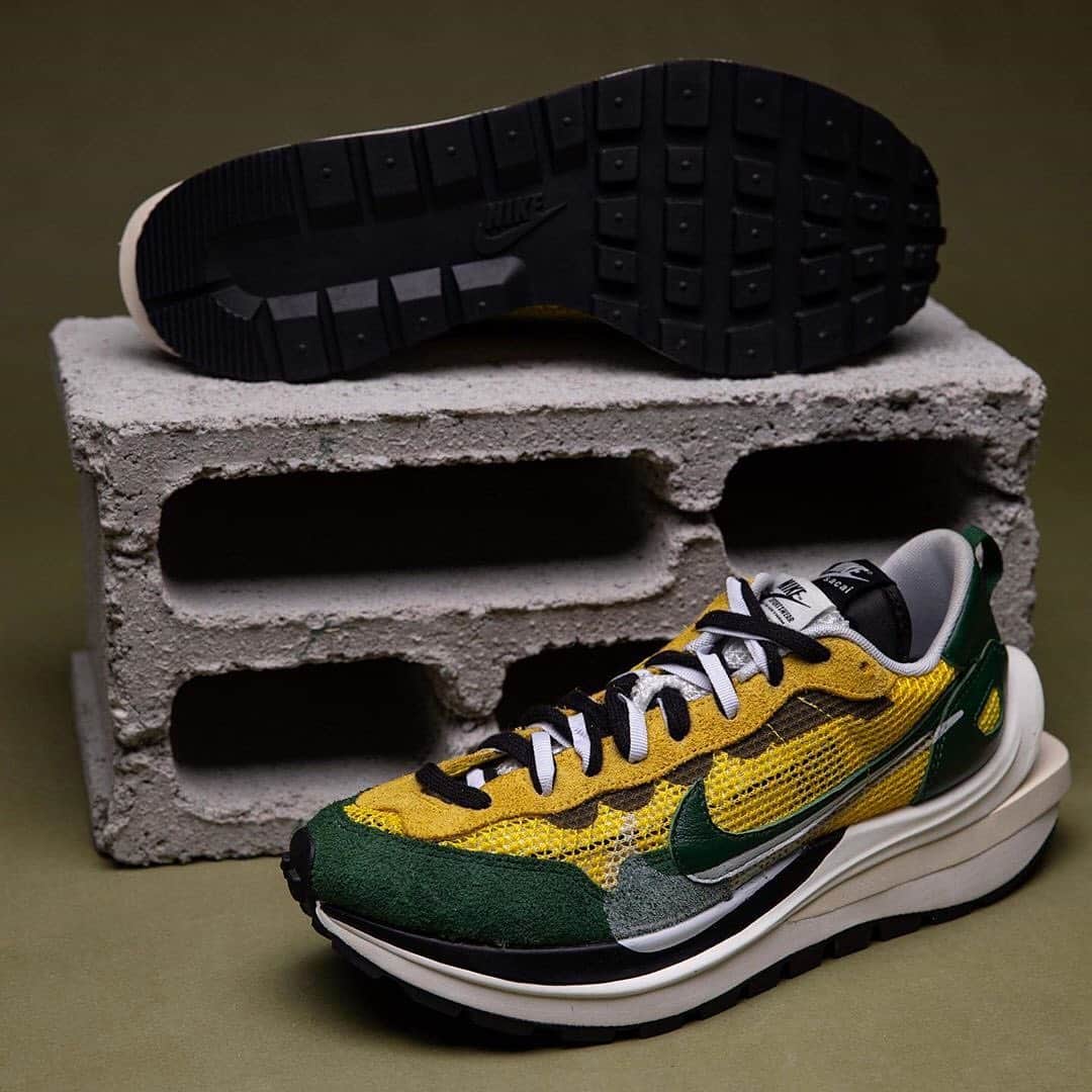 HYPEBEASTさんのインスタグラム写真 - (HYPEBEASTInstagram)「@hypebeastkicks: Images of the @sacaiofficial x @nike Vaporwaffle in a new “Tour Yellow” colorway has surfaced online. Constructed from mesh and suede, the collaborative iteration continues to double up on the materials, details, and components. It’s expected to arrive this fall for $180 USD, but stay tuned for official release notes and images.⁠⠀⠀ Photo: @repgod888」7月15日 20時14分 - hypebeast