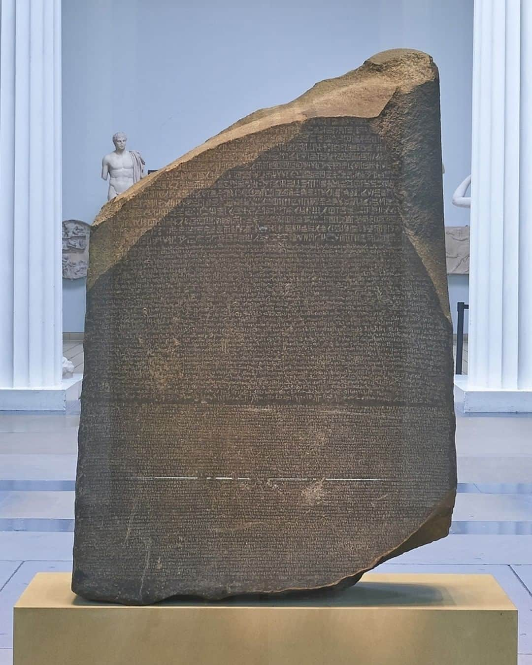 大英博物館さんのインスタグラム写真 - (大英博物館Instagram)「The Rosetta Stone – the key to deciphering ancient Egyptian hieroglyphs – was discovered #onthisday in 1799.   Find out more about the discovery of the stone, how it came to the Museum and why it’s so important in our blog post – link in bio.   Made in 196 BC, the Rosetta Stone is inscribed with a decree written in three scripts – hieroglyphs, Demotic (the ‘popular’ script), and Ancient Greek (the language of the administration). Scholars were able to use the Greek inscription to decipher the hieroglyphs. Read how scholars used the Greek inscription to decipher the hieroglyphs in the blog post in our bio.   Image two: close-ups of the scripts – top: hieroglyphs, middle: Demotic, bottom: Ancient Greek  #BritishMuseum #RosettaStone #hieroglyphs #AncientEgypt」7月15日 20時30分 - britishmuseum