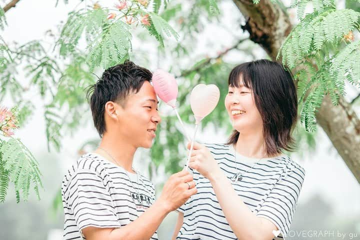 Lovegraph［ラブグラフ］さんのインスタグラム写真 - (Lovegraph［ラブグラフ］Instagram)「ふたりの記念日に。 これまでの写真や、思い出のグッズと撮影しました☺️🌱 ㅤㅤㅤ ୨୧┈┈┈┈୨୧ ㅤㅤㅤ Lovegraphで撮影した過去のお写真を毎日投稿❁︎ ㅤㅤㅤ 姉妹アカウントもチェックしてください✩︎⡱ ㅤㅤㅤ 👶🏻 @lovegraph_kids 💍 @lovegraph_wedding 🤰 @lovegraph_maternity 📸 @lovegraph_academy  ㅤㅤㅤ ୨୧┈┈┈┈୨୧ ㅤㅤㅤ #Lovegraph #ラブグラフ #幸せな瞬間をもっと世界に ㅤㅤㅤ #カップルフォト #カップル写真 #カップルコーデ #リンクコーデ #ディズニーコーデ #ロケーションフォト #公園デート #1年記念日 #2年記念日 #記念日フォト #記念日デート #同級生カップル #遠距離カップル #同棲カップル #かっぷるふぉと #かっぷる　#自慢の彼氏 #自慢の彼女#写真好きな人と繋がりたい #いいね返し #カップルさんと繋がりたい #couplephotography #couplephoto #ig_japan」7月15日 20時28分 - lovegraph_me