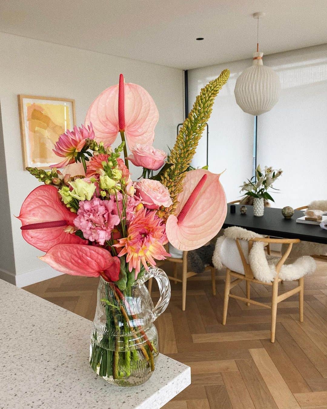 Estée Lalondeのインスタグラム：「💓 My day just got a lot brighter 💕 @myladygarden *gift 💖 #ELhome」