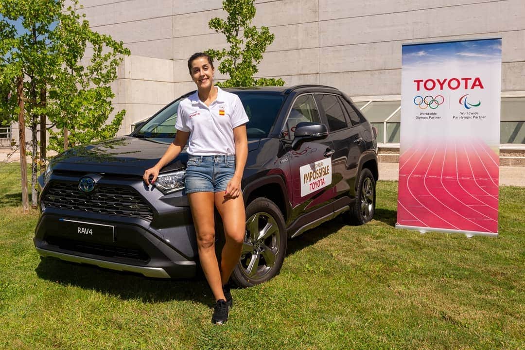 のインスタグラム：「Nuevo miembro en el equipo! 😍🚗 New team member! 😍🚗 @toyota_esp #RAV4 #ElectricHybrid #EquipoToyota #StartYourImpossible」