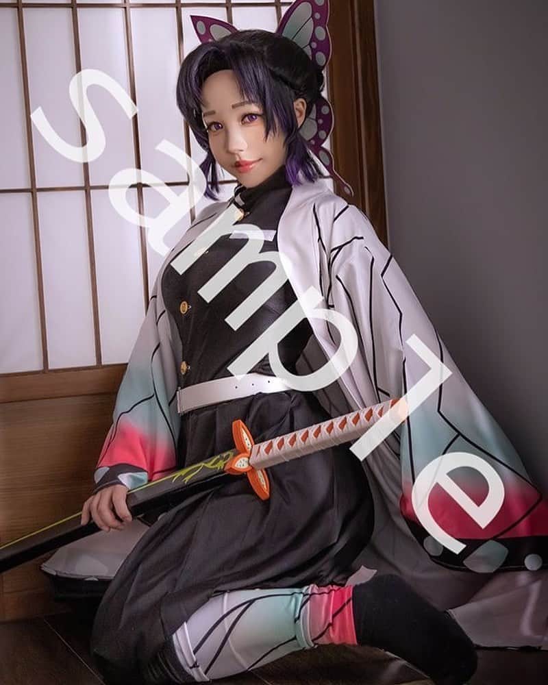 千尋のインスタグラム：「▽胡蝶忍X千尋X掛軸預購開始~7/20▽ GJ場會有少量現貨販售喔⁄(⁄ ⁄•⁄ω⁄•⁄ ⁄)⁄ 千尋的刊物也會寄賣在弟弟的攤位上 之前大家一直想要的忍姐姐印了掛軸 喜歡記得帶回家)?欸 是數量限定的>_<!  會場DM(7/18台中GJ23 )▽ https://reurl.cc/WdnrvZ 現場取貨▽ https://forms.gle/LzZdme5gvo3gH3tX6 蝦皮通販▽https://shopee.tw/product/7793580/7242279175/  #KochouShinobu @chihiro_chang  Photo @zuo_fengtwphotographer  #kamadonezukocosplay #kochoushinobucosplay #kimetsunoyaiba #kimetsunoyaibacosplay  #cosplaygirl #鬼滅の刃  #胡蝶しのぶ」