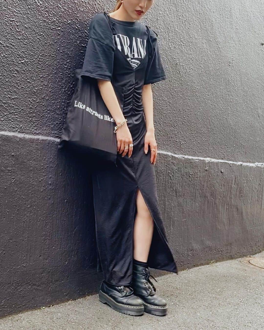 所谷舞さんのインスタグラム写真 - (所谷舞Instagram)「この日の私服は @zara と古着だよ🐒 . . . . #zara#ブラックコーデ#キャミワンピ」7月15日 20時44分 - _mai_i_