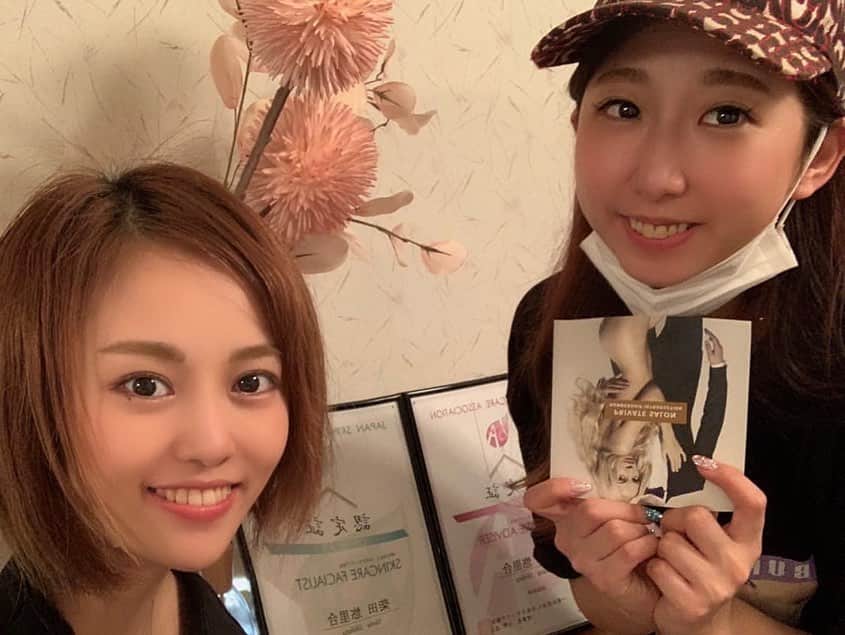 おもちさんのインスタグラム写真 - (おもちInstagram)「☆ ✱ ✱ この前、ずーっと行きたかったハイフに行ってきました💕 下を向くとすぐ二重アゴになっちゃって笑 そこを気にしていたんだけど ハイフをしたら結構シュッてしたの🥺💕 あっ！でもおもちのほっぺは健全です😂💕笑 @lil44.y さんありがとうございました💕 個室だし1体1なので何も気にせず まったりとしてました😂💕 ✱ ✱ 気になった方も @lil44.y さんに連絡してみてね💕 ✱  #バーレスク東京#スーパーバーレスク東京 #六本木#歌舞伎町 #burlesque #gogodancer #showdancer #showgirl  #舞者 #可爱的  #グラビア #アイドル #福田花音 #道産子 #道産子ダンサー #⛄ #愛嬌モンスター #l4f #l4l #instagood  #followme#likeforfollow #hairarrange #philippines #マツコ会議 #アジア一のエンターテインメント #小顔 #ハイフ #リフトアップ」7月15日 20時49分 - omochi_burlesque