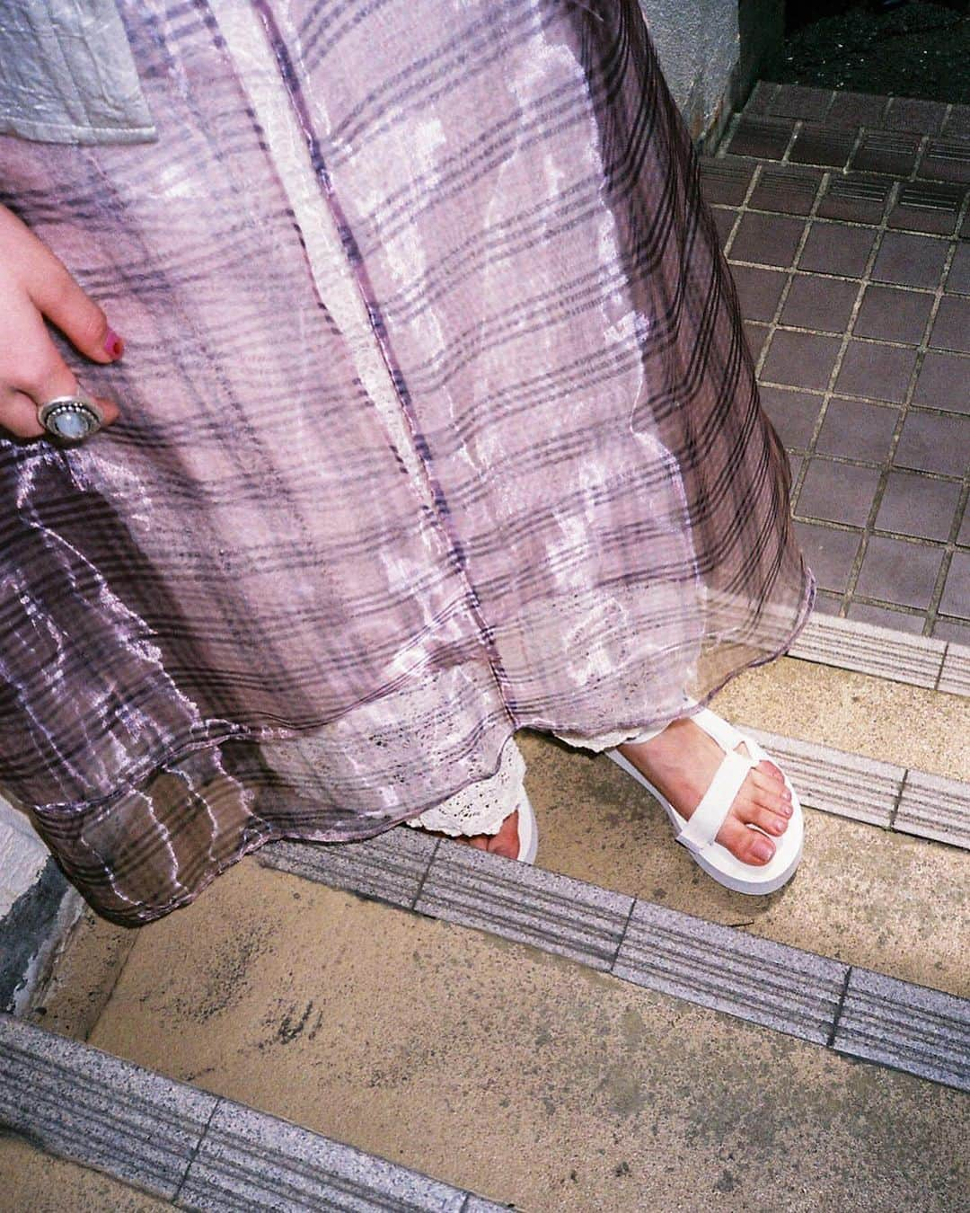 菅野梓さんのインスタグラム写真 - (菅野梓Instagram)「.﻿ 白のスポサンはなんでも合う❤︎﻿ @b___mag ﻿ . .﻿ 【My favorite summer sandals】﻿ https://www.beams.co.jp/special/b_mag/hello_newme/2672/﻿ ﻿ #b___mag #beams #raybeams #teva #sawatakai #muse #kannofuku #ビームス #サンダル」7月15日 20時54分 - azusa__029