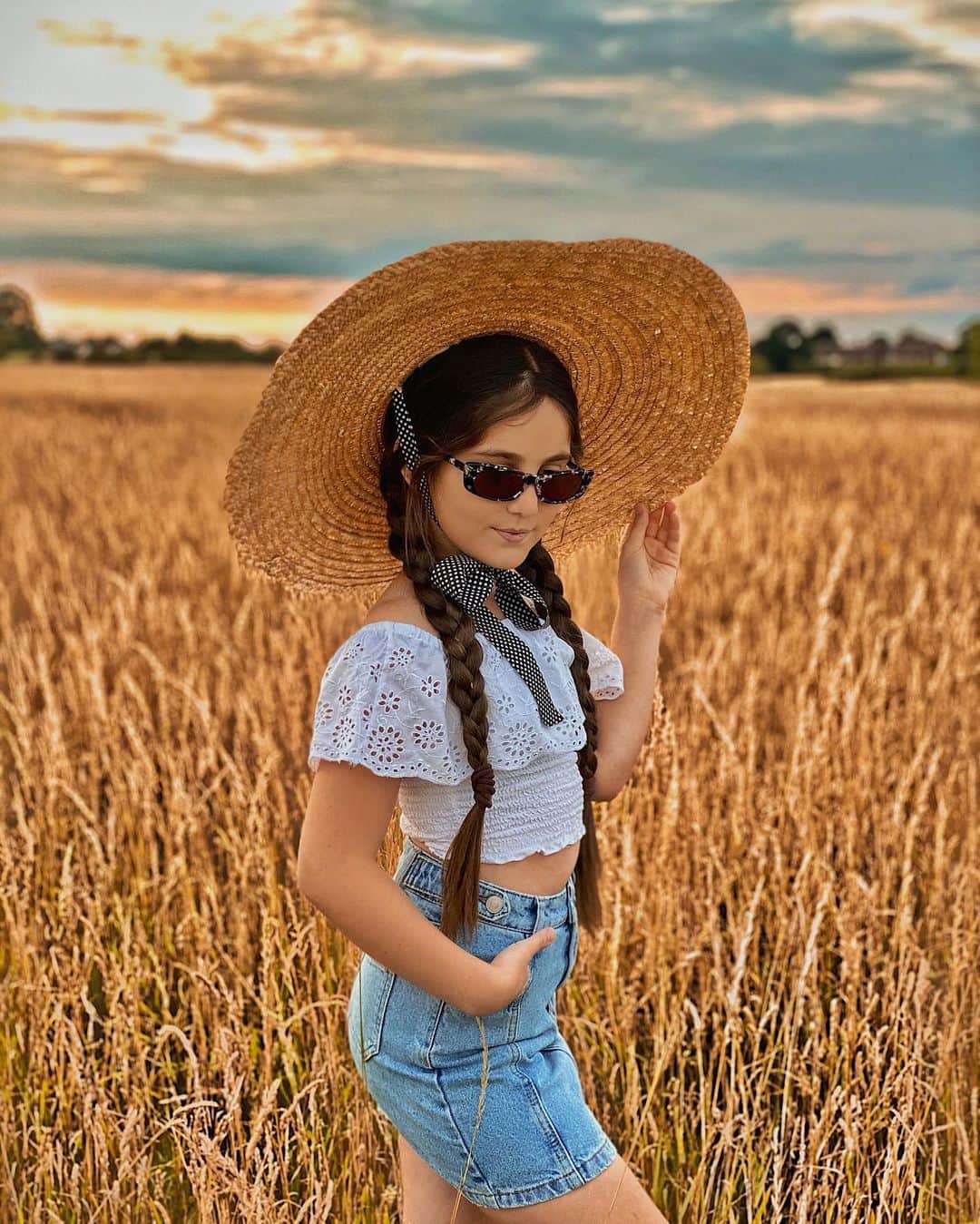 Laertaさんのインスタグラム写真 - (LaertaInstagram)「Laerta loved this country girl inspired look so much 👒 Outfit @newlook  Sunglasses @italoptik 😍 #style #fashion #fashiongirl」7月15日 20時58分 - fashion_laerta