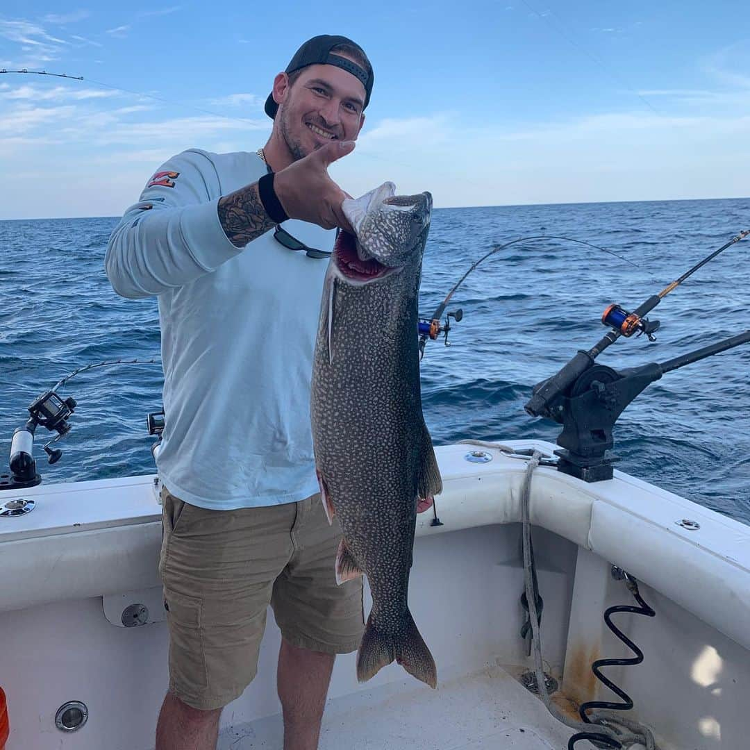 ヤズマニ・グランダルのインスタグラム：「Made a pit stop at the lake yesterday. 🎣🎣🎣🎣」