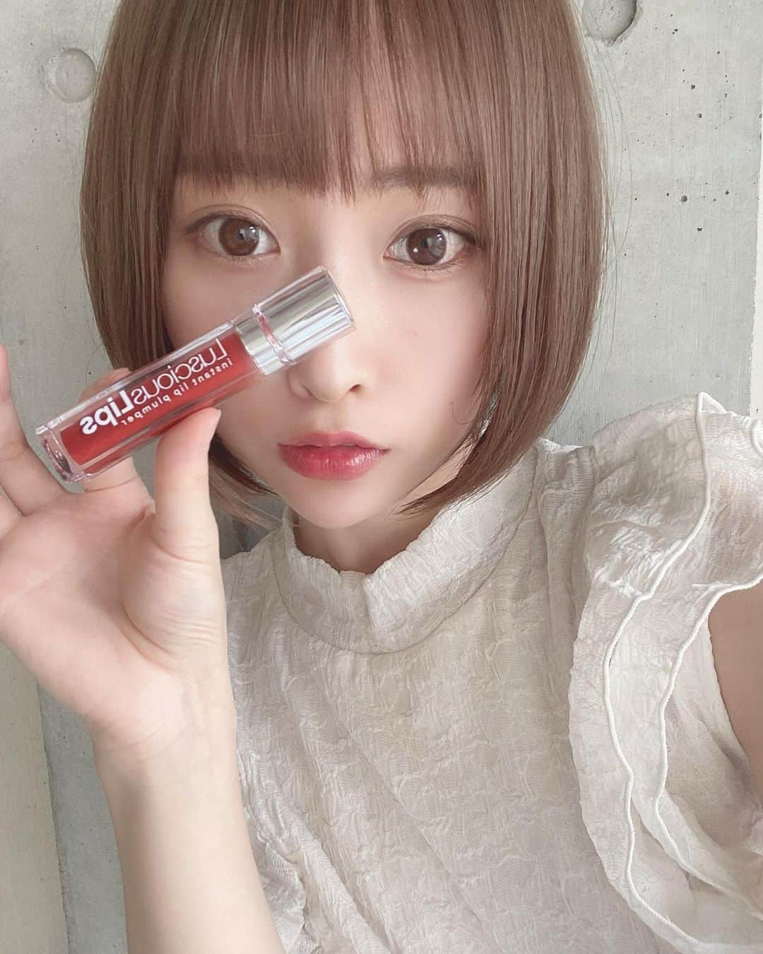 島田玲奈さんのインスタグラム写真 - (島田玲奈Instagram)「. 先日、お久しぶりの @a_clinic_ginza に行って、スマイルリップしてもらってきた😊💓 . 唇の形はそのままに、口角が少し上がるように、口角のボトックスもしてもらったよ！ . スマイルリップすると、セットで好きな色のラシャスリップス貰えるの🥺 . 新色のコーラルが可愛くて、それにしました🌷かわいい色。 . 今回も @dr.taniguchi 先生にお願いしました！ 美容施術は、大体全部お任せしてます！✨ . 美肌系の施術も新しいのが増えてたので、また自分へのご褒美で伺う予定…❤️ . #スマイルリップ #美容 #ラシャスリップス」7月15日 21時13分 - smd_rn321