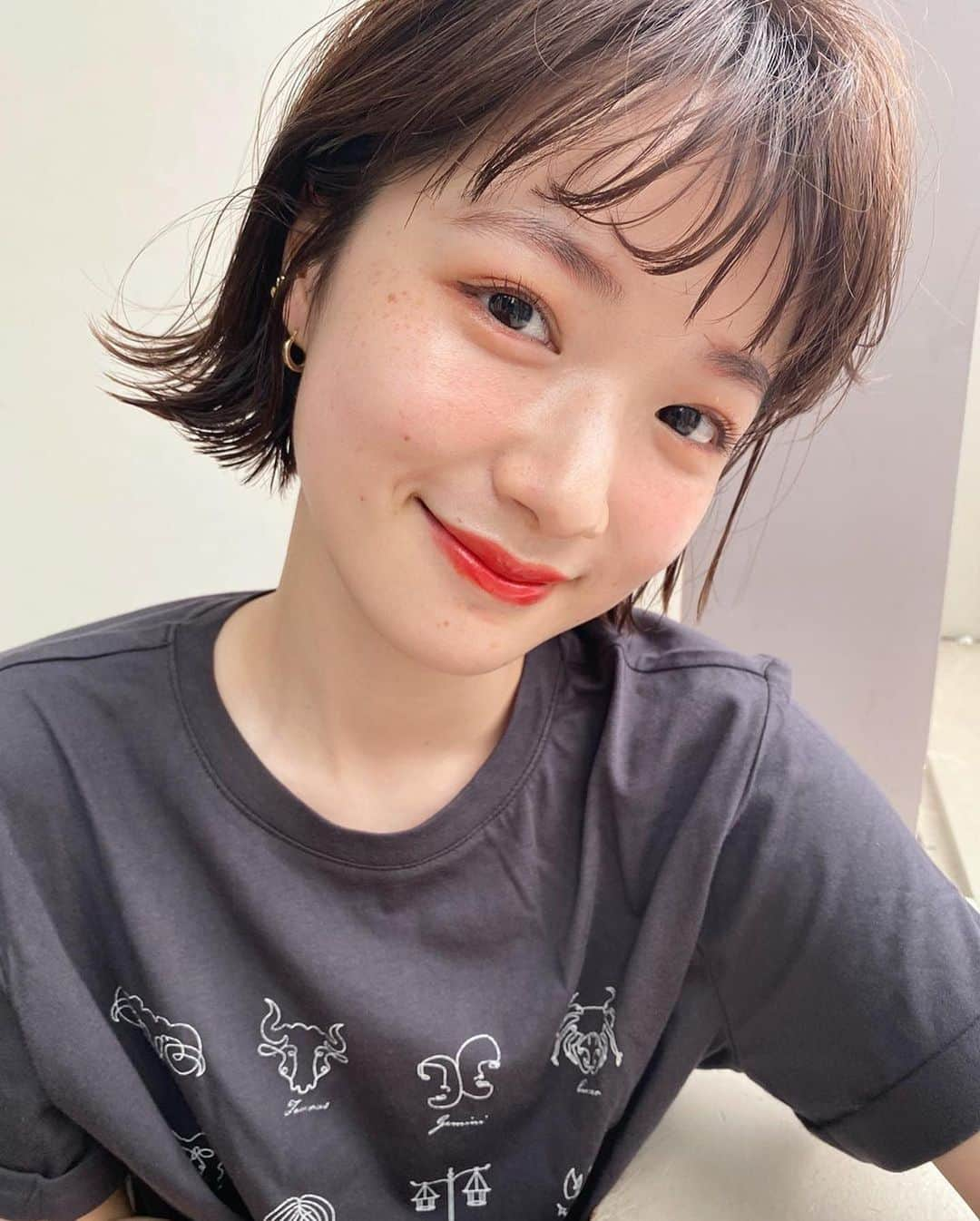 LALA公式さんのインスタグラム写真 - (LALA公式Instagram)「ボブヘアカタログ＊﻿ ﻿ LALA official スタイリスト：﻿ 國武 さゆり @petite_kunitake (drive for garden)﻿ ﻿ ﻿ ヘアスタイル詳細（スタイリング方法、オーダー方法、メニュー、料金、施術時間）は、プロフィールTOPのリンクからご覧ください。 ﻿ ﻿ —————————————————— ﻿ ﻿ ﻿  LALA webサイト→「ヘアカタログララ」 で検索✨﻿ ﻿ LALAは、全国の厳選美容師だけを掲載するヘアカタログメディアです。﻿ ﻿ 技術、センス、サービスにこだわるプロフェッショナルが、毎日のサロンワークでお客様に提案するリアルなヘアスタイルを掲載しています。﻿ ﻿ あなたの魅力を引き出す運命の美容師をみつけてください。 ﻿  ﻿ ﻿ —————————————————— ﻿ ﻿ ▶︎掲載をお考えのサロン様、スタイリスト様へ LALAサイト内、一番下にある「掲載をお考えの方へ」からお問い合わせください。﻿ ﻿ ▶︎インスタ内でヘアスタイルの紹介をご希望される方へ﻿ @lala__hair をフォロー&タグ付けください📌厳選して紹介させて頂きます。﻿ ﻿ ﻿ ——————————————————﻿ ﻿ ﻿ ﻿ ﻿ ﻿ #ボブ #ボブヘアー #ボブヘア #外ハネボブ #ボブアレンジ #ボブヘアアレンジ #ショートボブ #ショートボブアレンジ #ショートボブパーマ #ショートヘア #ショートカット #ショートヘアアレンジ #ボブスタイル #シースルーバング #パーマ #パーマスタイル #パーマボブ #ミニボブ #ベージュカラー #髮型屋 #髮型設計 #发型 #造型 #短髮 #日系髮型 #女生髮型 #女生短髮 #短髮造型 #短髮女孩 #日系短髮」7月15日 21時13分 - lala__hair