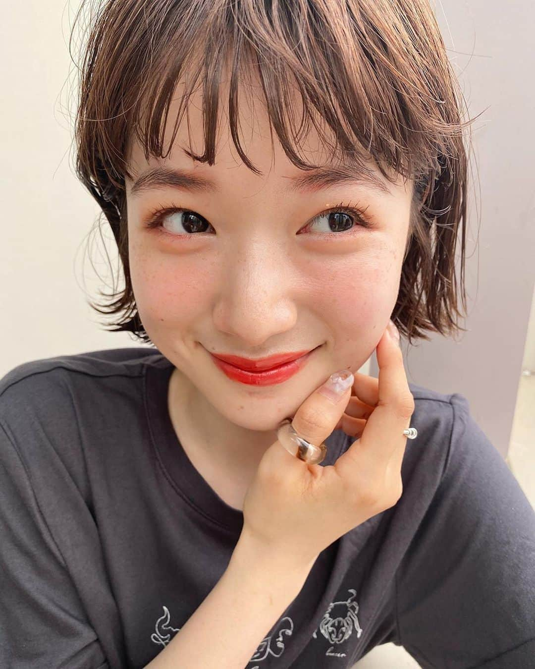 LALA公式さんのインスタグラム写真 - (LALA公式Instagram)「ボブヘアカタログ＊﻿ ﻿ LALA official スタイリスト：﻿ 國武 さゆり @petite_kunitake (drive for garden)﻿ ﻿ ﻿ ヘアスタイル詳細（スタイリング方法、オーダー方法、メニュー、料金、施術時間）は、プロフィールTOPのリンクからご覧ください。 ﻿ ﻿ —————————————————— ﻿ ﻿ ﻿  LALA webサイト→「ヘアカタログララ」 で検索✨﻿ ﻿ LALAは、全国の厳選美容師だけを掲載するヘアカタログメディアです。﻿ ﻿ 技術、センス、サービスにこだわるプロフェッショナルが、毎日のサロンワークでお客様に提案するリアルなヘアスタイルを掲載しています。﻿ ﻿ あなたの魅力を引き出す運命の美容師をみつけてください。 ﻿  ﻿ ﻿ —————————————————— ﻿ ﻿ ▶︎掲載をお考えのサロン様、スタイリスト様へ LALAサイト内、一番下にある「掲載をお考えの方へ」からお問い合わせください。﻿ ﻿ ▶︎インスタ内でヘアスタイルの紹介をご希望される方へ﻿ @lala__hair をフォロー&タグ付けください📌厳選して紹介させて頂きます。﻿ ﻿ ﻿ ——————————————————﻿ ﻿ ﻿ ﻿ ﻿ ﻿ #ボブ #ボブヘアー #ボブヘア #外ハネボブ #ボブアレンジ #ボブヘアアレンジ #ショートボブ #ショートボブアレンジ #ショートボブパーマ #ショートヘア #ショートカット #ショートヘアアレンジ #ボブスタイル #シースルーバング #パーマ #パーマスタイル #パーマボブ #ミニボブ #ベージュカラー #髮型屋 #髮型設計 #发型 #造型 #短髮 #日系髮型 #女生髮型 #女生短髮 #短髮造型 #短髮女孩 #日系短髮」7月15日 21時13分 - lala__hair