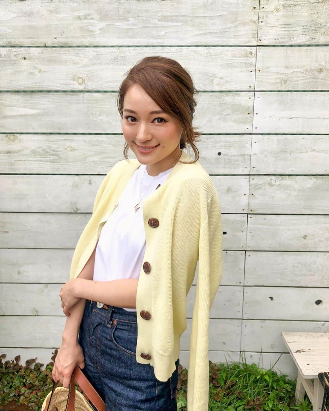 chayさんのインスタグラム写真 - (chayInstagram)「今日はデニムで楽チンコーデ♡ 久しぶりに濃いメイクで撮影でした💄 #demylee  #ronherman  #hanes」7月15日 21時22分 - chay1023_official