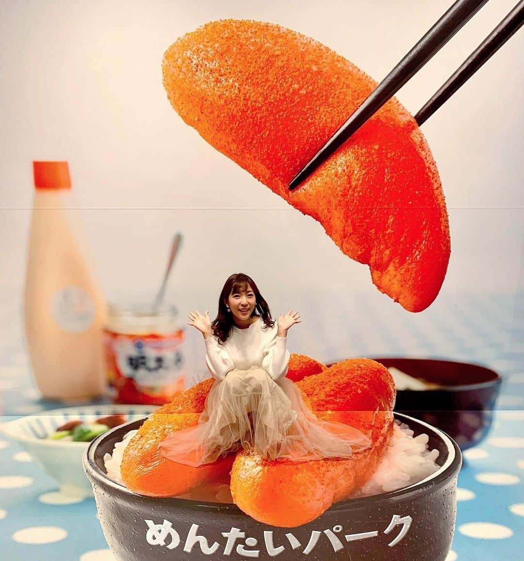 小野澤玲奈さんのインスタグラム写真 - (小野澤玲奈Instagram)「食べることが大好きで グルメアカウントをつくろうと考えています👀  おすすめのお店をよく聞かれるから 「これを見て！」と言えるように🍴✨  "行きたいお店リスト"をメモにしているので それを写真にするのも楽しいかな。☺️  言葉にするとおそれ多いけど、本音は 静岡の飲食店の応援にも グルメ観光の参考にもしてほしい！ 食をきっかけに交流人口が増えれば素敵✨  なんて名前がいいかなぁ。 美食静岡、ふじのくにログ、、 (食べれーなは却下された😂)  #めんたいパーク  #めんたいパーク伊豆  #冷凍しない #できたて明太子 #最高  #静岡グルメ #トリックアート」7月15日 21時18分 - reina.onozawa