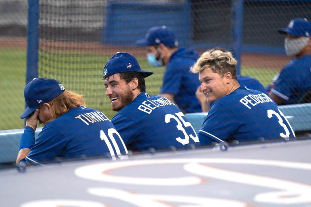 ジャスティン・ターナーさんのインスタグラム写真 - (ジャスティン・ターナーInstagram)「A “blonde”, a brunette and redhead are sitting at a baseball game....   Finish the joke 🤷‍♂️  📸 @jon.soohoo」7月16日 2時55分 - redturn2