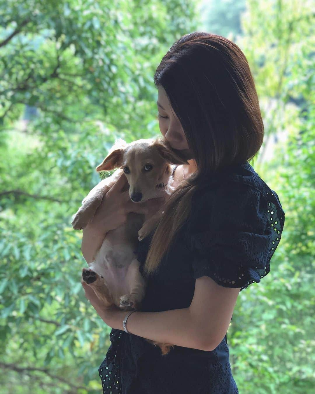 野田あず沙さんのインスタグラム写真 - (野田あず沙Instagram)「🐕🌿﻿ ﻿ ﻿ レイを抱きしめると確かに心臓の音が伝わってくる。﻿ ﻿ 温かくて愛おしい💓﻿ ﻿ ﻿ ﻿ 今日YouTubeに動画をアップしました。﻿ ﻿ 是非最後まで見ていただきたいです。﻿ ﻿ ﻿ ﻿ ﻿ ﻿ もう悲しい選択をする人が二度と現れませんように。﻿ ﻿ ﻿ わたしの言葉でお話ししました。﻿ ﻿ ﻿ ﻿ ﻿ ﻿ ﻿ ﻿ ﻿ ﻿ #チワックス #バチェラー #バチェロレッテ #エクシブ湯河原離宮 #温泉 #温泉旅行 #YouTube #伝えたいこと」7月15日 21時24分 - azuazu0429