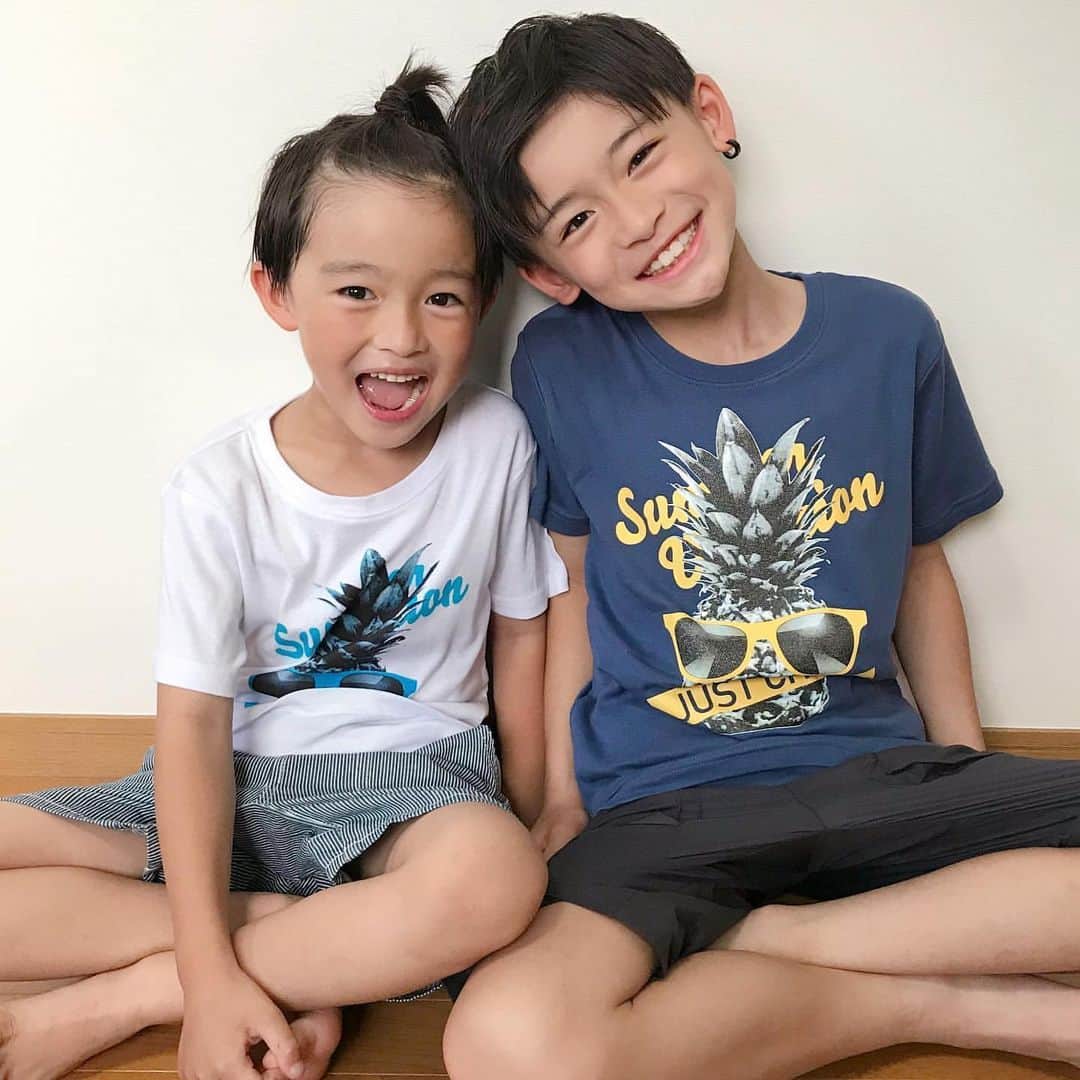 GLAZOSのインスタグラム：「pick up items!!! . . @r.y.623 様 . フライス・パイナップル半袖Tシャツ . @rikugaku0106 様 . 天竺ドロップショルダーパンサープリントT . @micco373 様 . 天竺ポケットロゴ半袖Tシャツ . @mikivicious 様 . 天竺シティロゴ半袖Tシャツ . . . #repost #ありがとうございます  . カッコよく着て頂きありがとうございます😊✨ . . #glazos #kidsfashion #kids #kidsootd  #kids #kidscoordinate #男の子 #子供服  #兄弟コーデ #おそろいコーデ #tシャツ  #wear #小学生男子 #小学生 #ジュニア服」